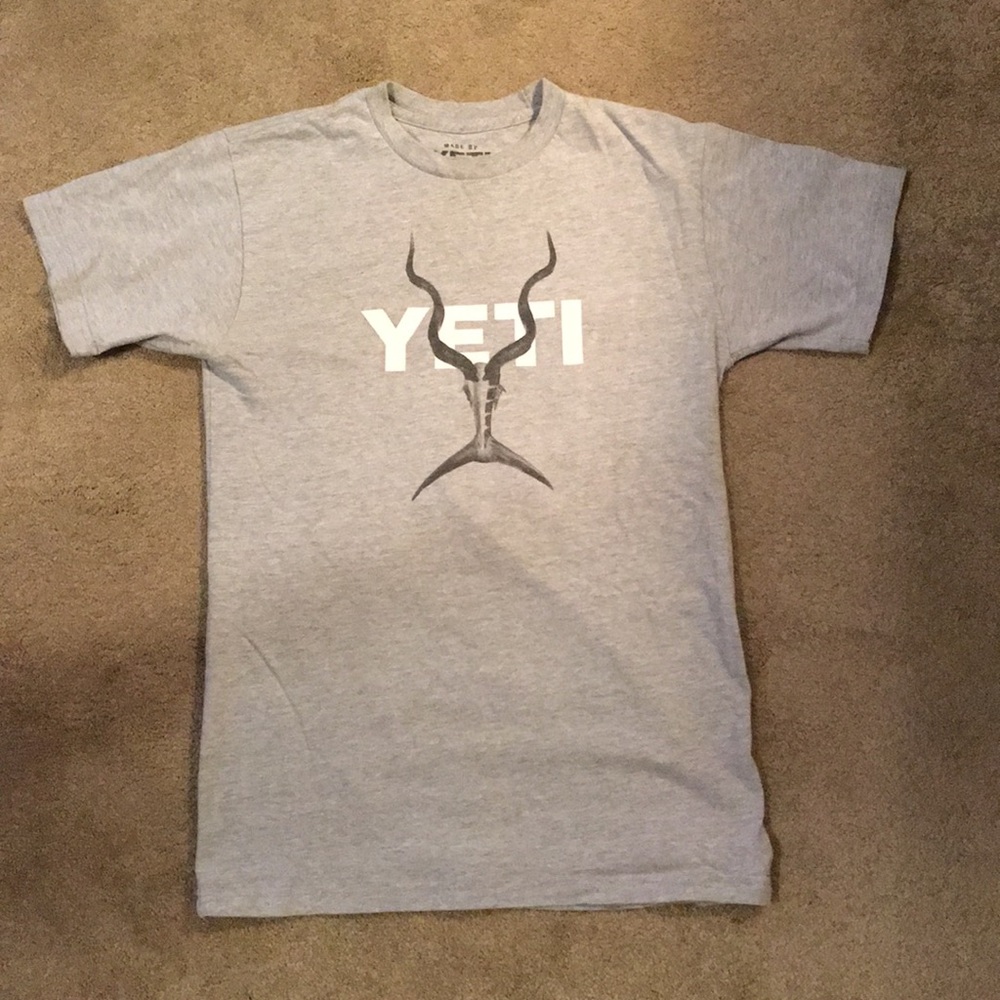 Yeti Gray Size Small T- Shirt